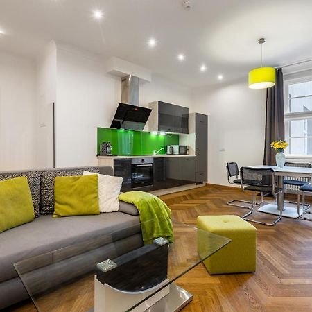 Dlouha Palace - Live In One Of The Best Streets Prague Luaran gambar
