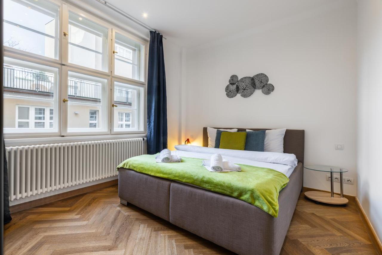 Dlouha Palace - Live In One Of The Best Streets Prague Luaran gambar