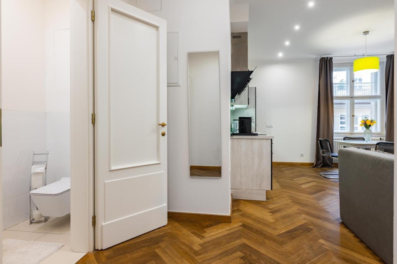 Dlouha Palace - Live In One Of The Best Streets Prague Luaran gambar