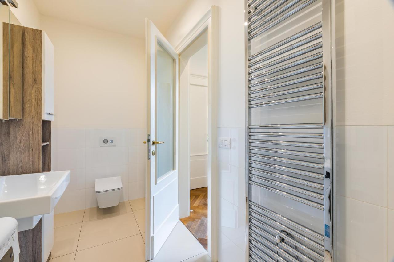 Dlouha Palace - Live In One Of The Best Streets Prague Luaran gambar