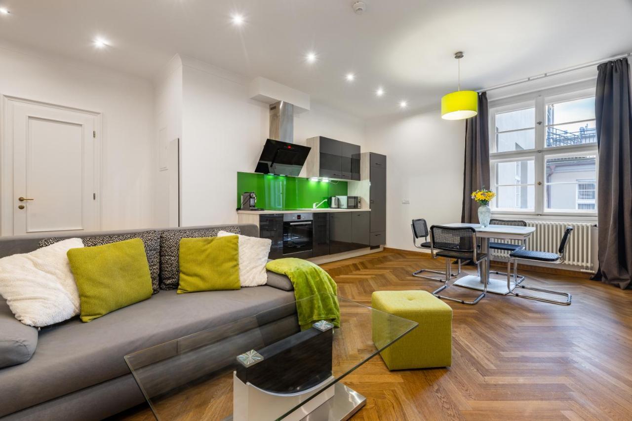 Dlouha Palace - Live In One Of The Best Streets Prague Luaran gambar