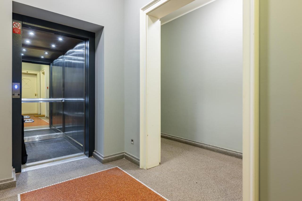 Dlouha Palace - Live In One Of The Best Streets Prague Luaran gambar